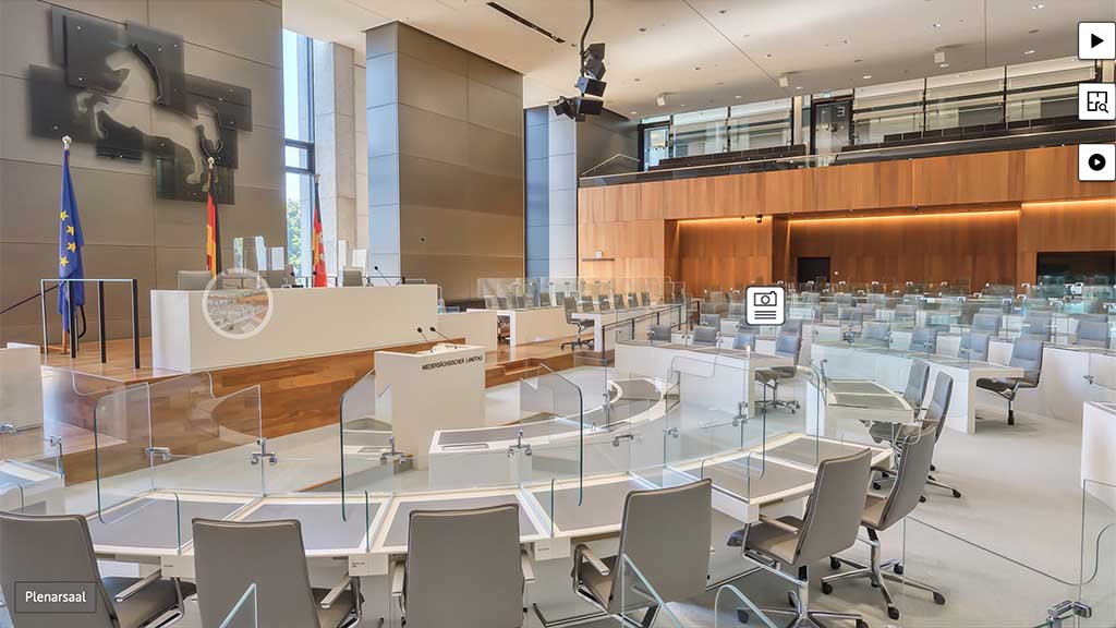 Moderner Plenarsaal des Niedersächsischen Landtags